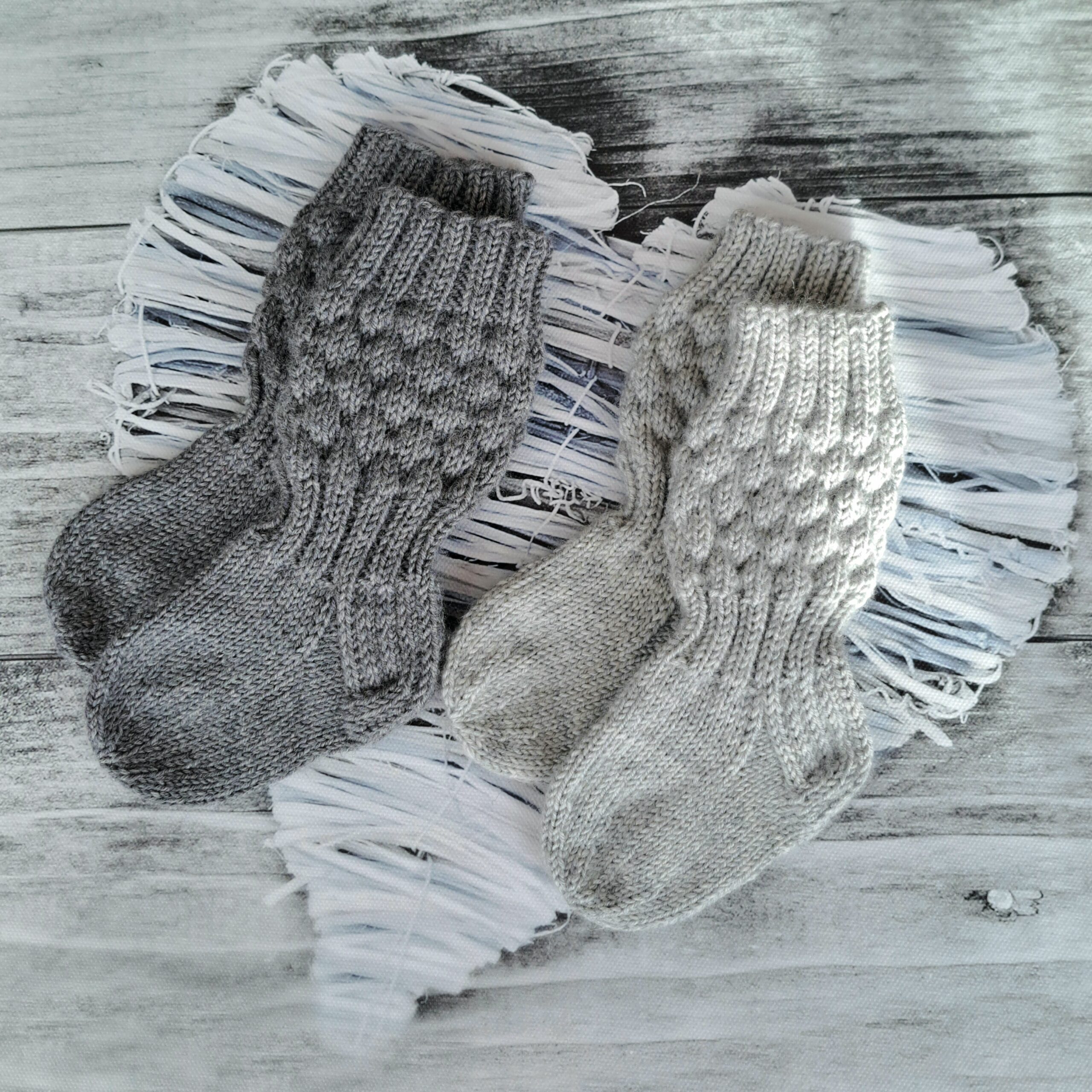 Meriinovillased beebisokid. Beebisokid. Meriinovill. Meriinovillane. Kootud beebisokid.