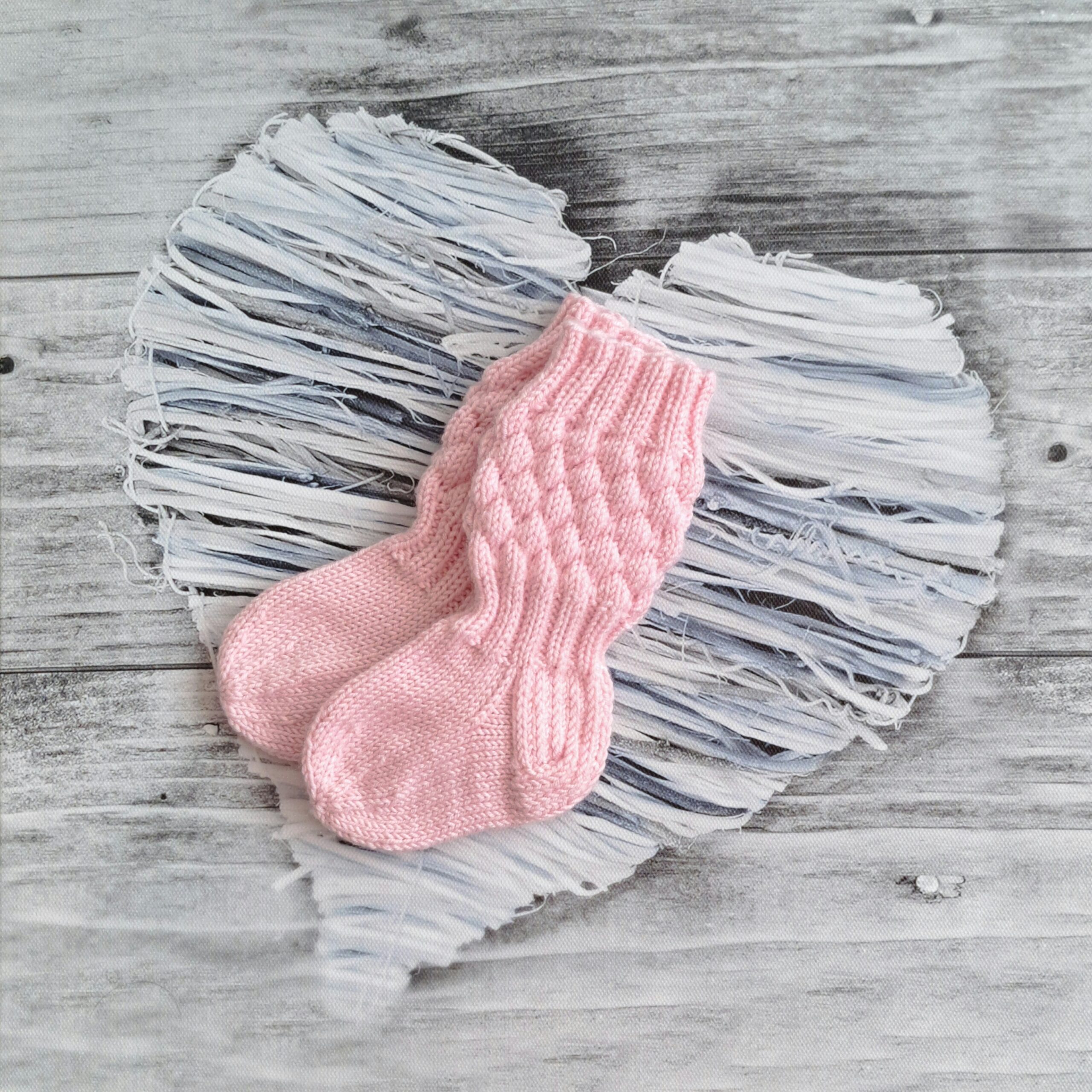 Meriinovillased beebisokid. Beebisokid. Meriinovill. Meriinovillane. Kootud beebisokid.