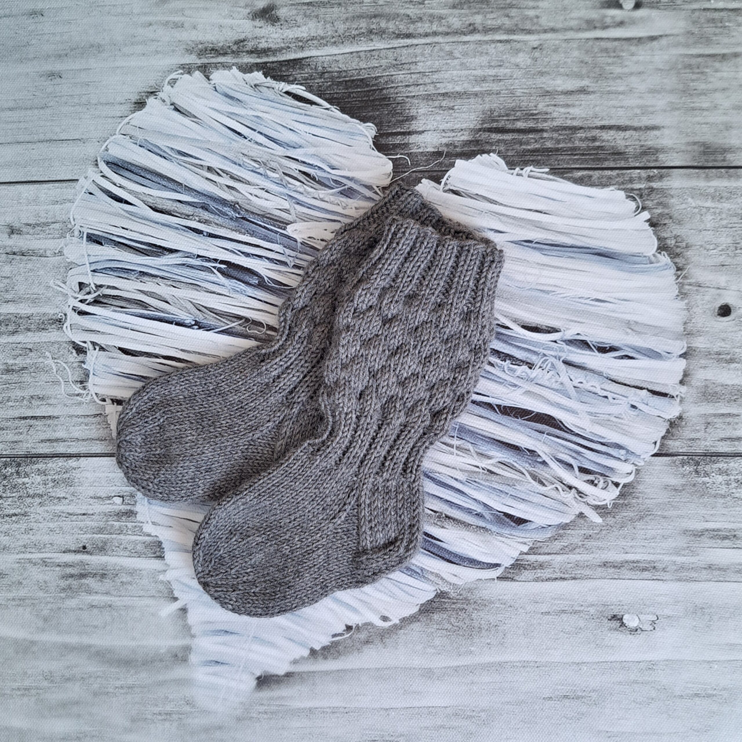 Meriinovillased beebisokid. Beebisokid. Meriinovill. Meriinovillane. Kootud beebisokid.